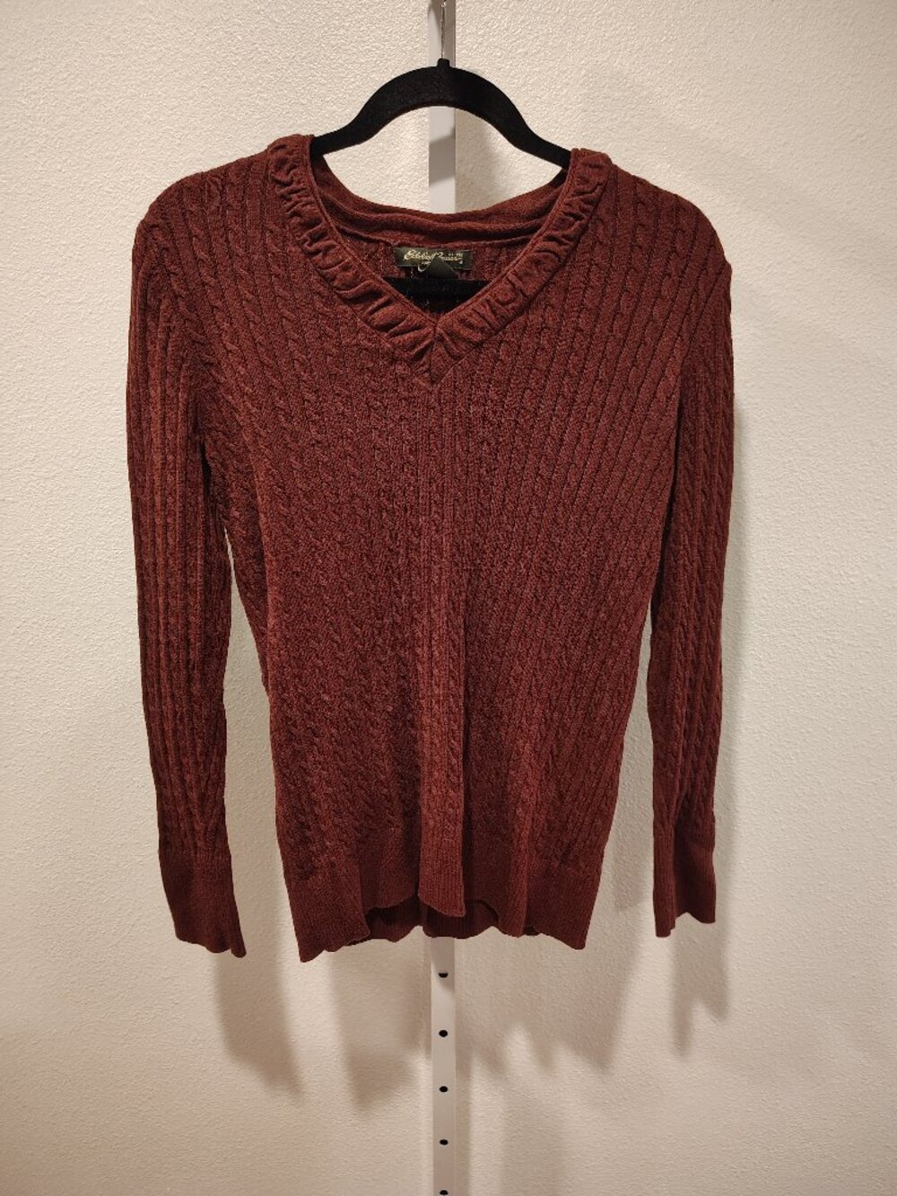 Eddie Bauer Women's Sweater Size Large Cable Knit V-Neck Maroon Burgandy